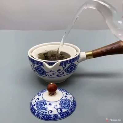 Rotatable teapot