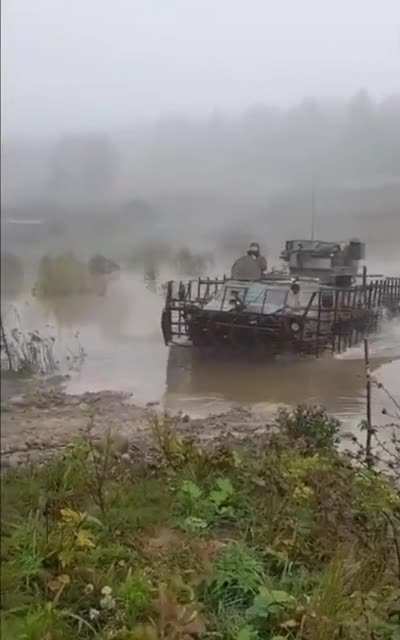 Ukrainian BTR cruises through the wetlands at ease as she heads into offensives.