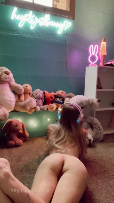 Wanna listen to some jams and touch my butt?