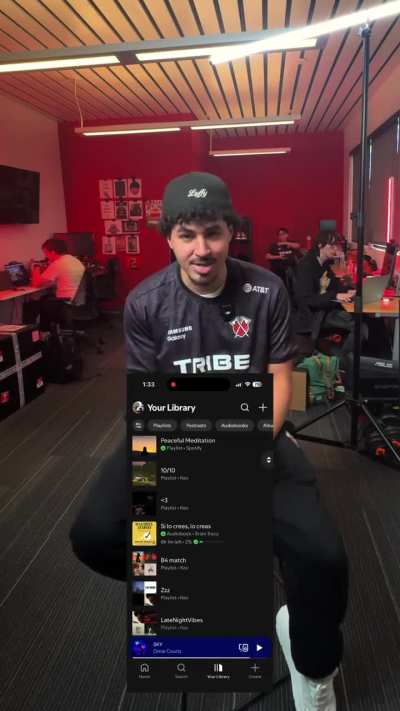 Watch Lxffy breakdown what's on his phone.