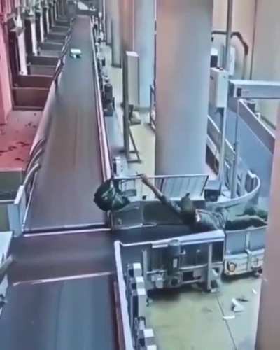 Reporting an unidentified package in aisle 50