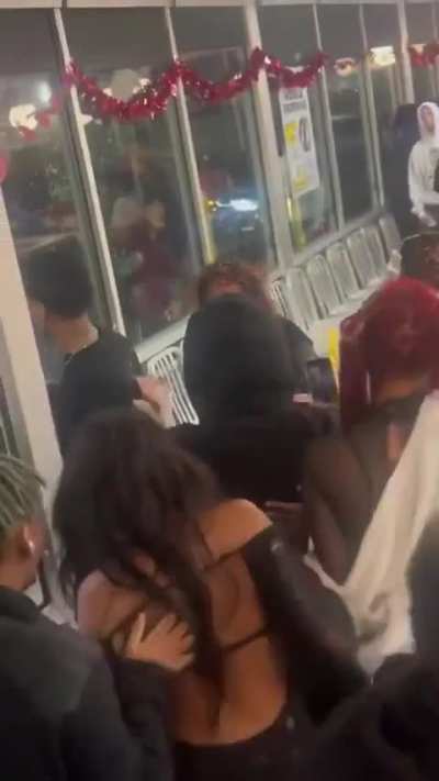 A new Waffle House brawl just dropped