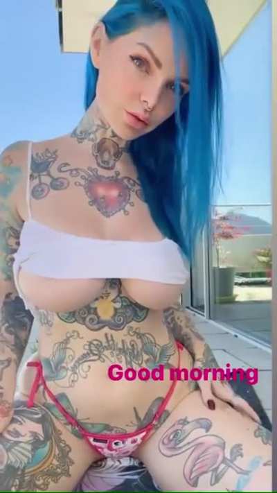 Underboob