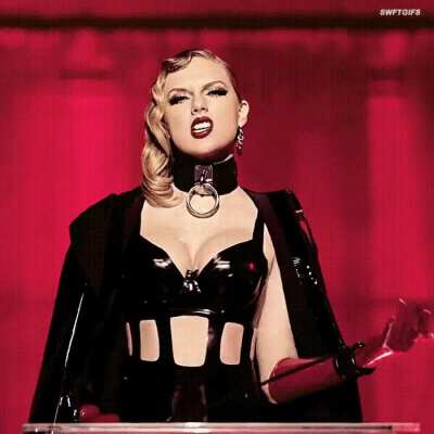 Taylor Dominatrix