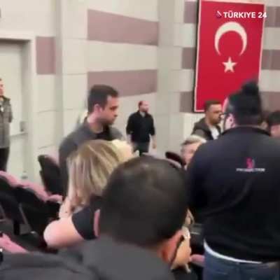 Çorlu tren kazası davasında kararın açıkl<wbr>anmas<wbr>ının ardından, aileler duygusal anlar yaşadı.
