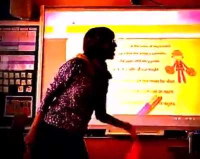 POV: toca clase con la auxiliar de inglés