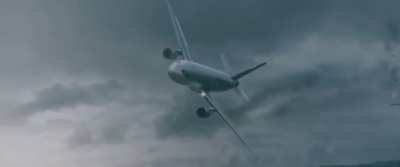 In “Knowing” (2009), both actors reactions are completely facing the wrong direction before the crash. 