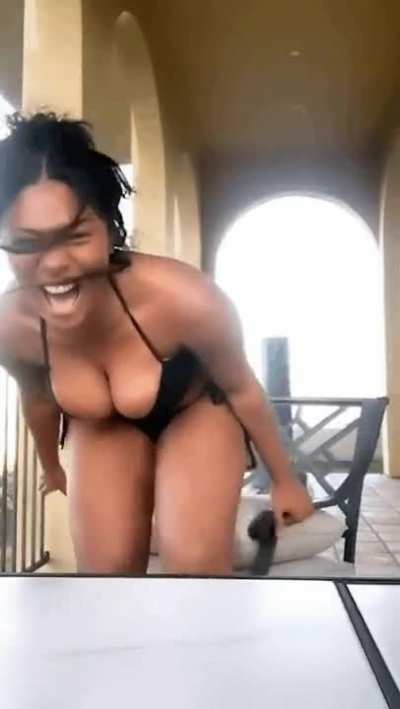 Megan Thee Stallion bouncing them titties