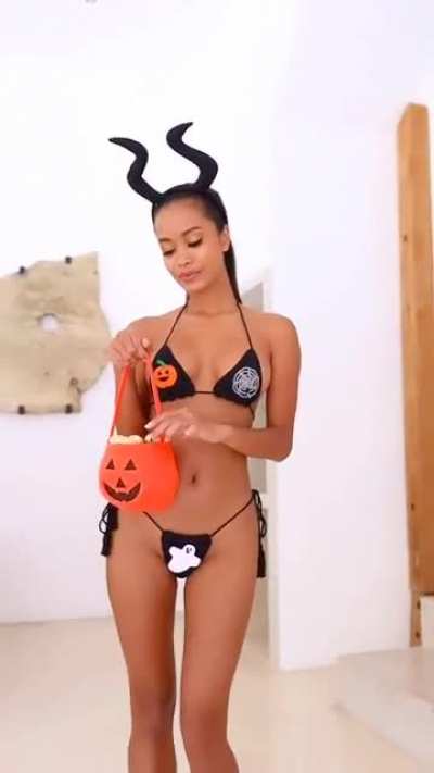 Putr! is ready for Ho-lloween