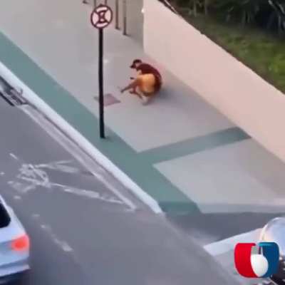 Phone thief gets what he deserved in Brazil.