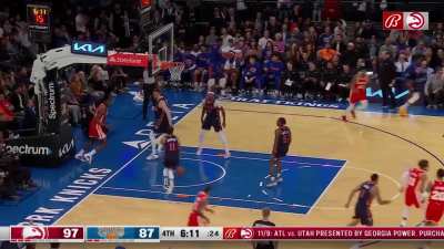 [Highlight] Trae with the extra-blind no look alley-oop