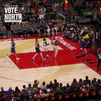 [Highlight] Scottie Barnes with the left-handed quarterback pass to Pascal Siakam from beyond half court