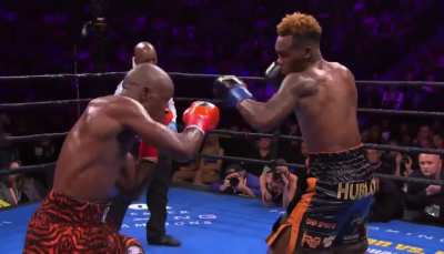 Tony Harrison demonstrates a perfect catch & give. Perrying/blocking Charlo’s jab then countering right away with his own. Harrison returns to action on March 11th against WBO#1/WBC#2 ranked contender Tim Tyszu (21-0 15 KO’s)