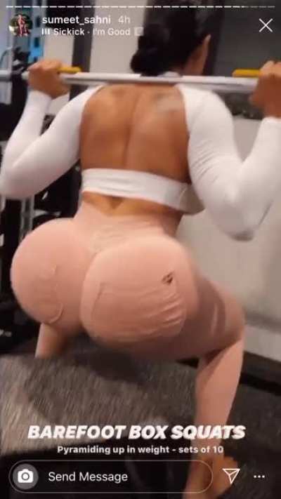 Fat fucking ass🤤🤤