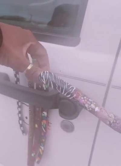cursed_fingernails
