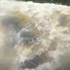 In Syktyvkar, Russia, bus driver reassured passengers (suitable music) after flooding the road and continued the trip.