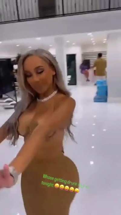 gold baddie