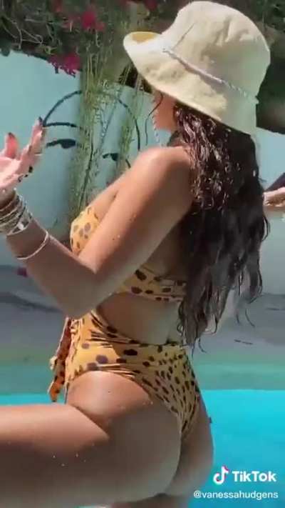 Vanessa Hudgens ass