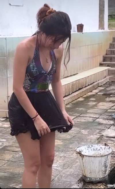 Hot bucket challenge🍒