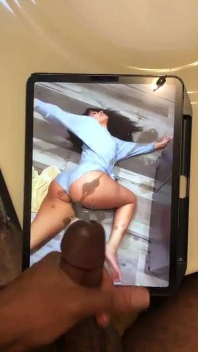 Shooting ropes of cum for Kenne<wbr>dy😩🤤