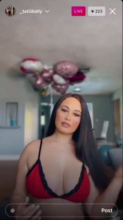 _tatiikelly(Russialit) 😍😍 someone make her a new community 🤦🏾‍♂️🤦🏾‍♂️