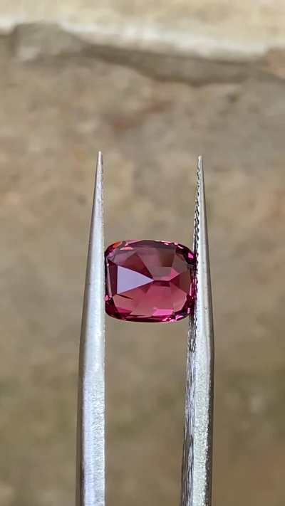 3.05ct Natural Garnet – Rich Raspberry Red 💎