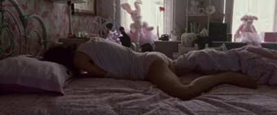 Natalie Portman in Black Swan (x-post from r/Pil<wbr>lowHu<wbr>mping<wbr>).