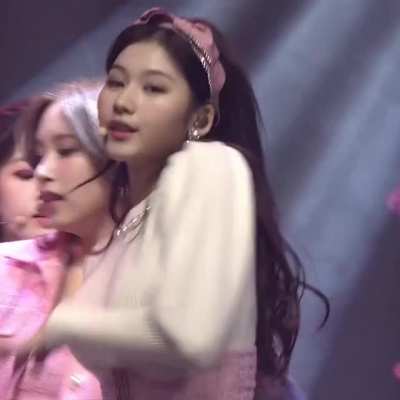 201128 - Queen Sana (+ Dahyun, Mina)