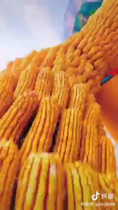 Giant dragon made from 56,991 corn