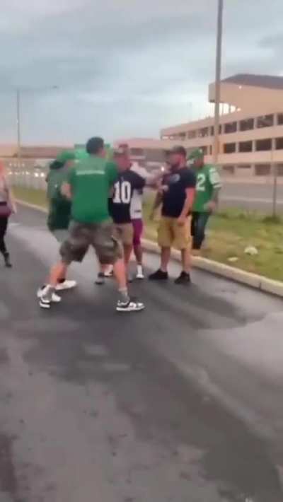 Boxing coach & student dish out a knuckle sandwich after scrap metal hanging off a trailer towed by careless buffoons scratched the side of coach's BMW M4