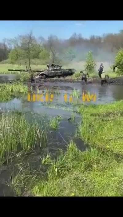 UA POV: Ukrainian vehicles getting stuck in the mud.