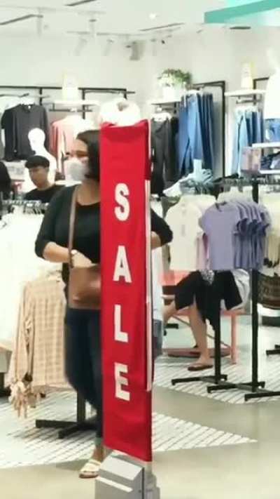Nganter ayang belanja