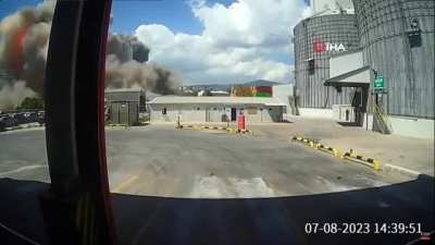 There was an explosion in the large Turkish port of Deringa, - CNN Turk. The explosion occurred in the elevator during the loading of a vessel with grain. Investigations are underway to find out the reason for this explosion, accidental or terrorist.