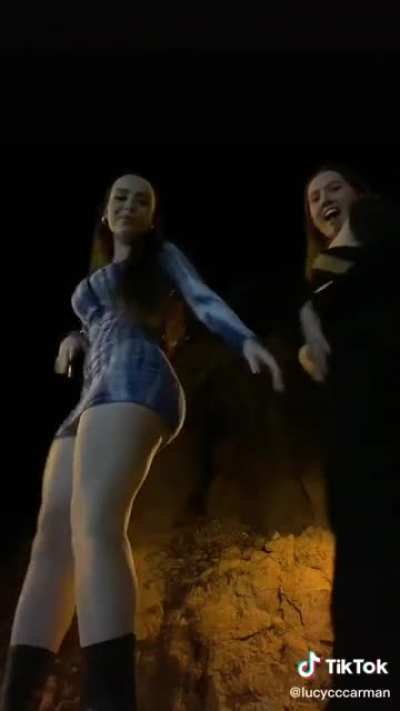 Teasing her phat booty 👀