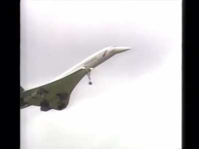 Once in a lifetime flyby - B-17G “Sally B” and Concorde over Hässlö/Västerås airfield
