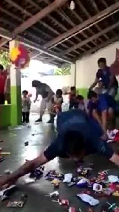 Me podían ayudar a ser el vídeo con más DX de r/MAAU?