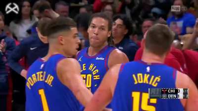 [Highlight] Aaron Gordon with the Jokic-like pass to find Jokic open in the paint