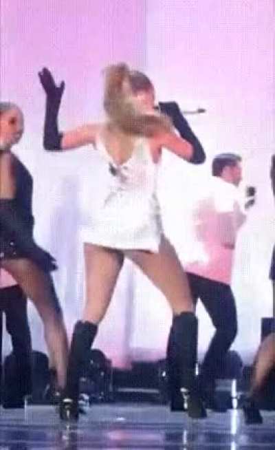 Ari Twerking