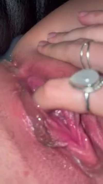 I can’t believe my pussy gets this wet and creammyyy 🤤😍