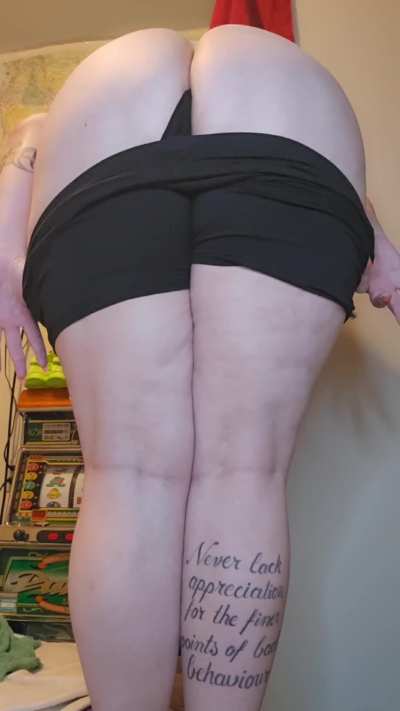 Chick that can spread it with grace