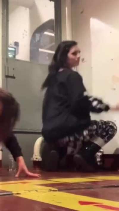 Mia Twerking