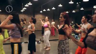 Nora Fatehi non stop twerking