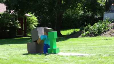 I Made a Fully Functional Creeper
