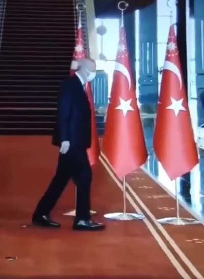 Bence akpliler oy verirken bir daha düşünsünler.