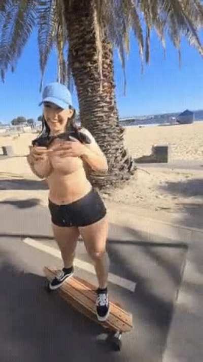 Skating tits