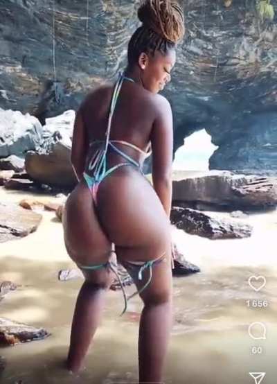(@reneeadjoa)