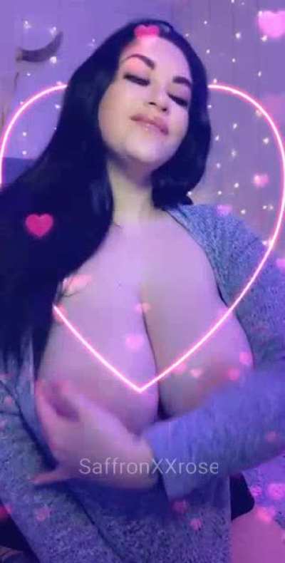 I can't keep my tits covered for long periods of time 😜
