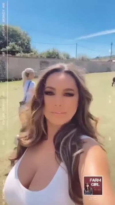 Busty Kelly