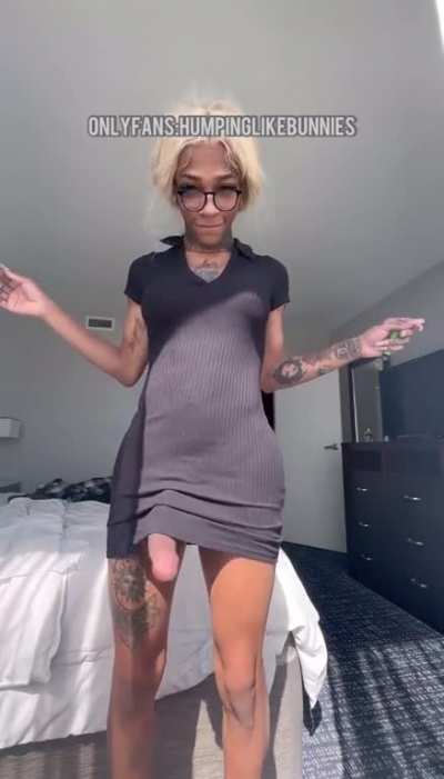 Tgirl with no panties 😍