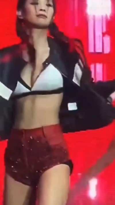 BLACKPINK - JENNIE